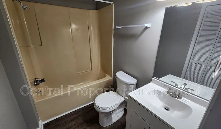 300 Florence Dr — Photo 13