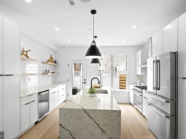 726 S Chadwick St, Philadelphia, PA 19146