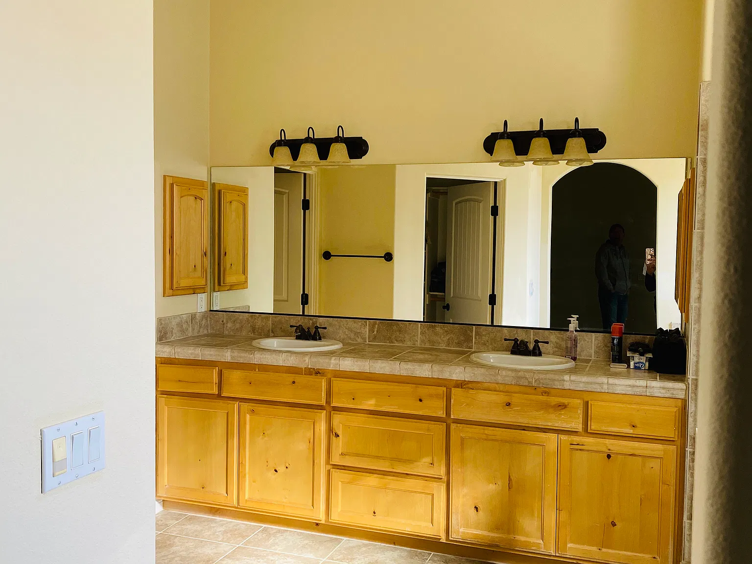 4 bed, 2652 sqft, $3,200 — Photo 2