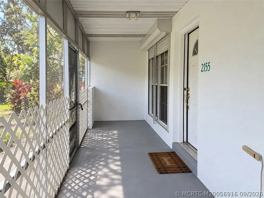 2 bed, 2.0 bath, 876 sqft, $1,900 — Photo 2
