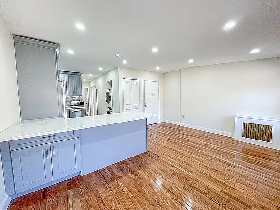 3rd image of 176 Halsey St #Penthouse