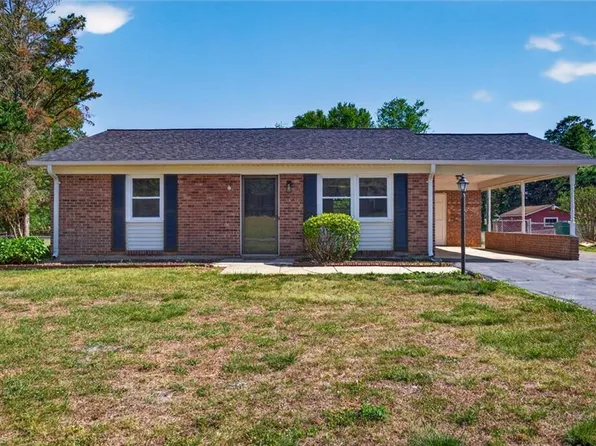 1285 Meadowbrook Dr, King, NC 27021