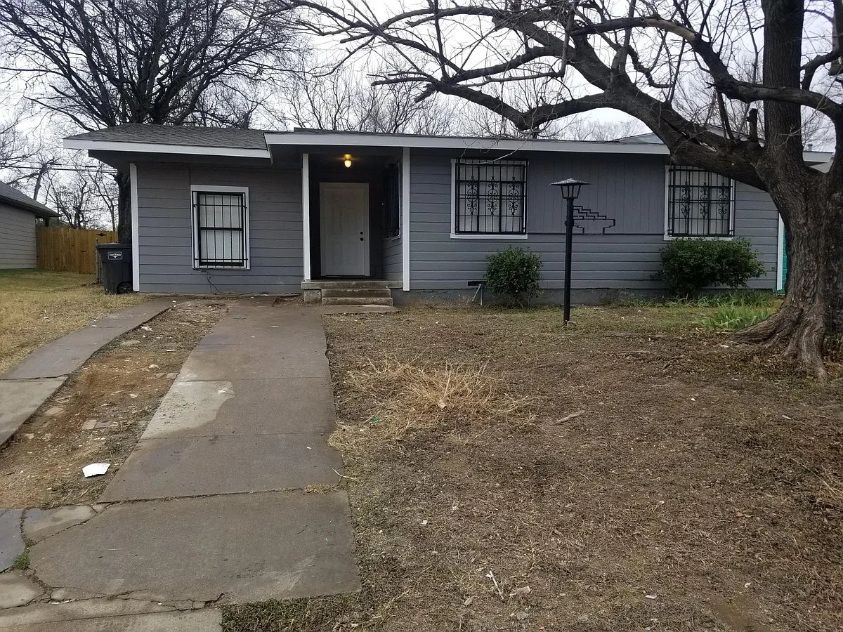 Front view. Lawn is Green in Spring. - 1721 Colvin St