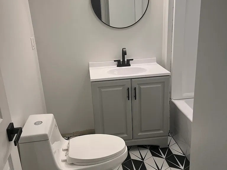 14 Melvin Ave — Photo 1