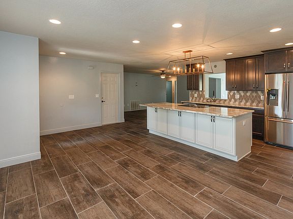 2nd image of 110 Des Pinar Ln