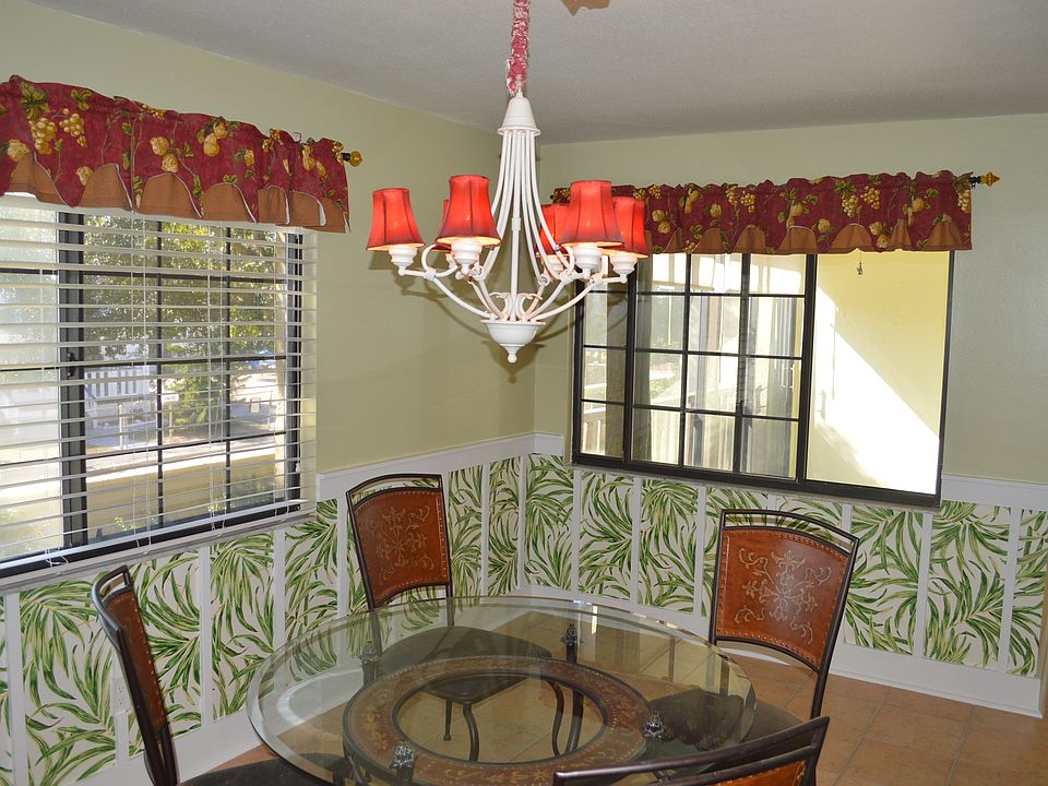 Dining room off kitchen