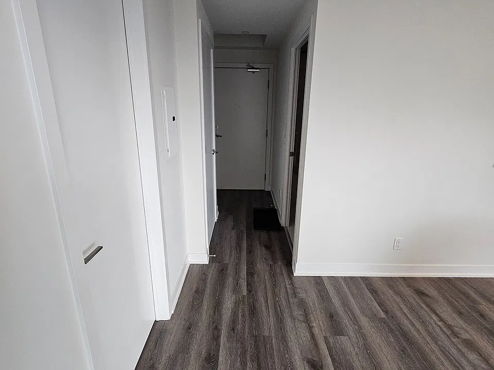 15 Ellerslie Ave #809