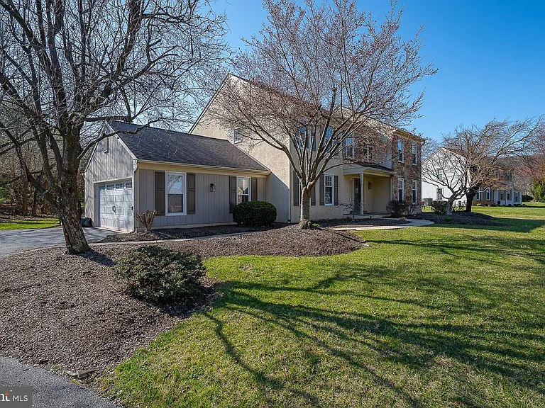 1099 Armstrong Ct — Photo 45