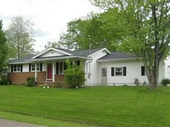 215 E Circle View Dr, New Middletown, OH 44442