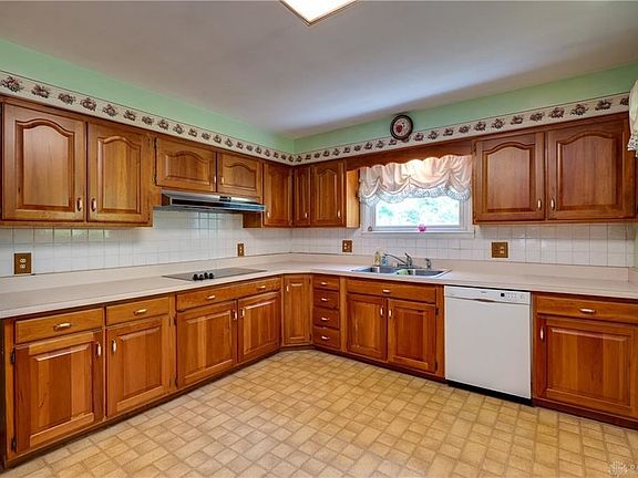 4th image of 1465 Howell Rd