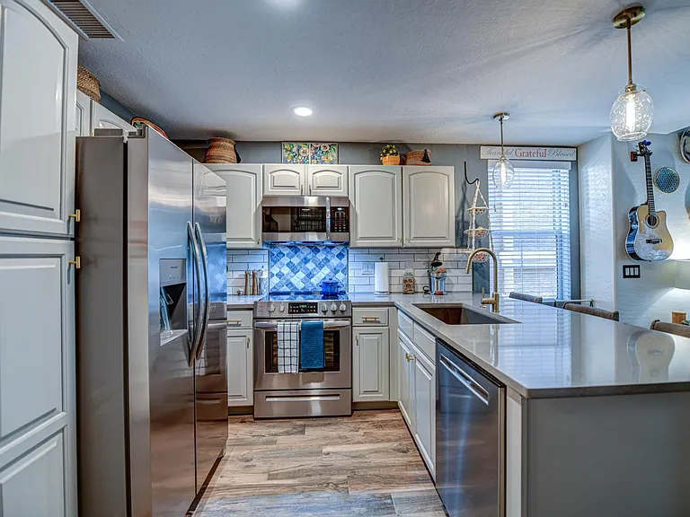 426 N Alder St — Photo 3