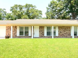 230 Saratoga Dr, Ocean Springs, MS 39564