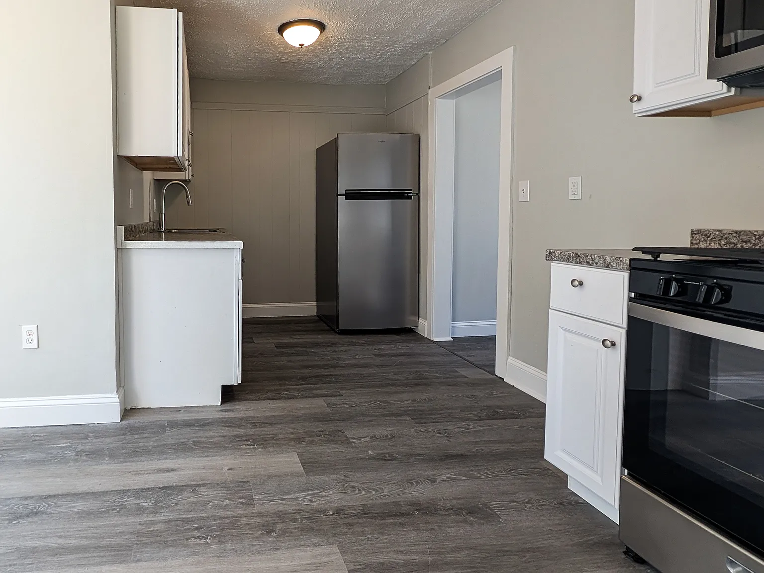 2 bed, 614 sqft, $2,200 — Photo 3