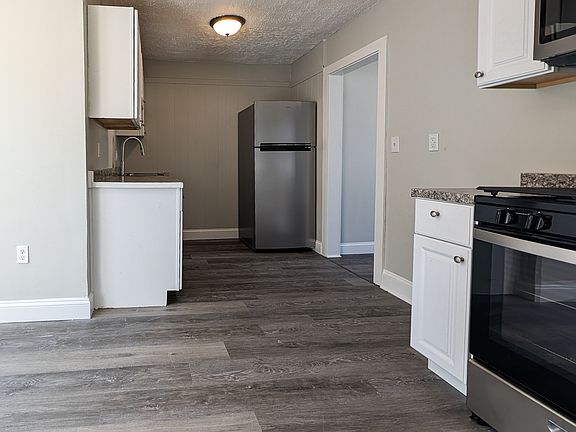 3rd image of 114 Shaw St