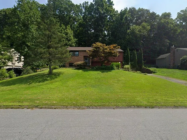 178 Woodfield Xing — Photo 1