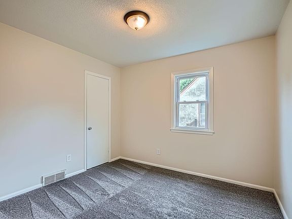5th image of 2607 17th Ave E