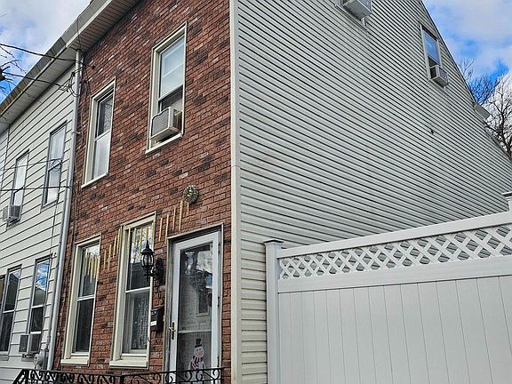 2nd image of 1305 Chestnut Ave