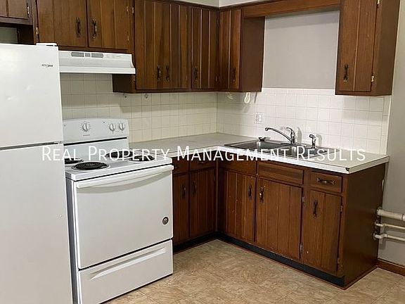 2nd image of 3019-3021 Hartmetz Ave #3019