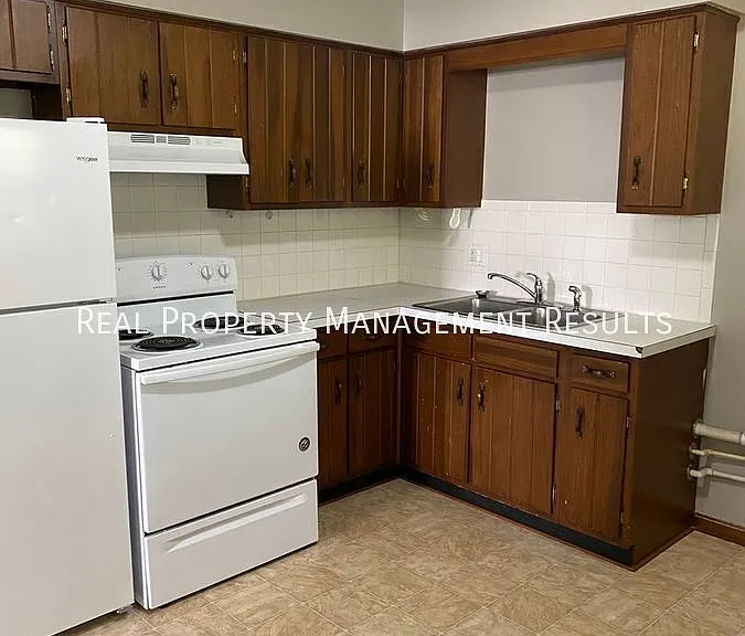 3019-3021 Hartmetz Ave #3019 — Photo 2