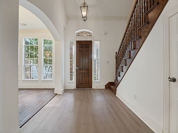3rd image of 6409 Crestmoor Ln