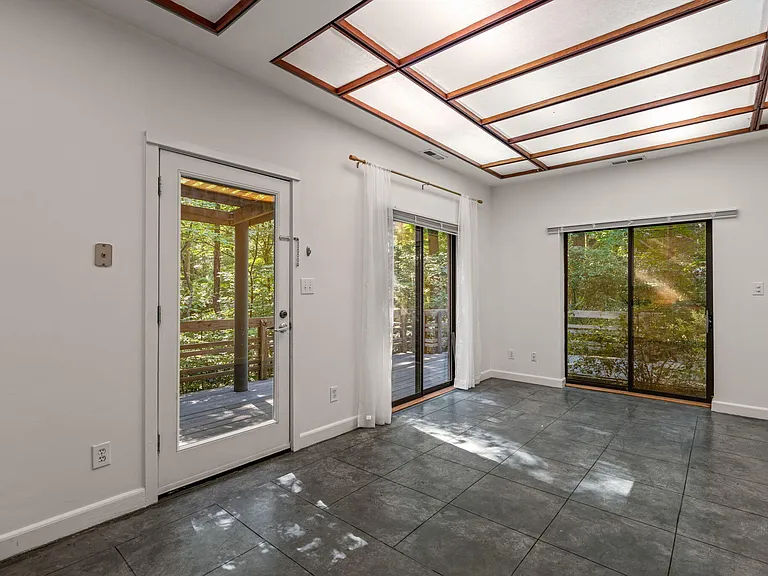 104 Rose Ln #A — Photo 3