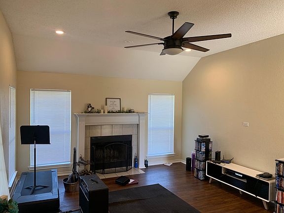 4th image of 104 Bosque St