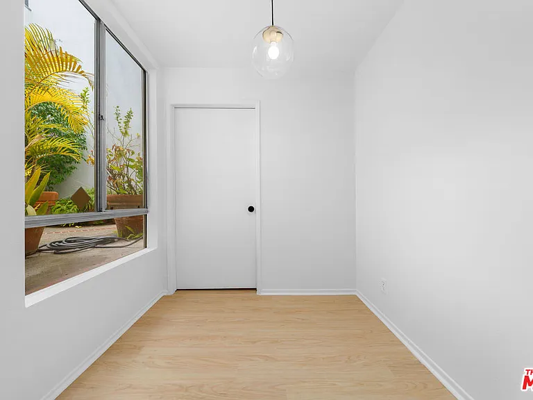 406 N Oakhurst Dr #105 — Photo 11