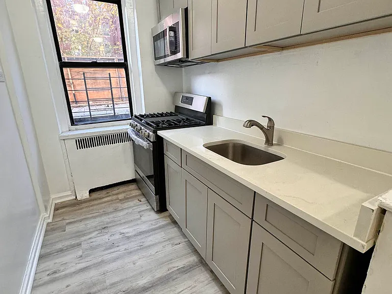 85 McClellan St #3H — Photo 2