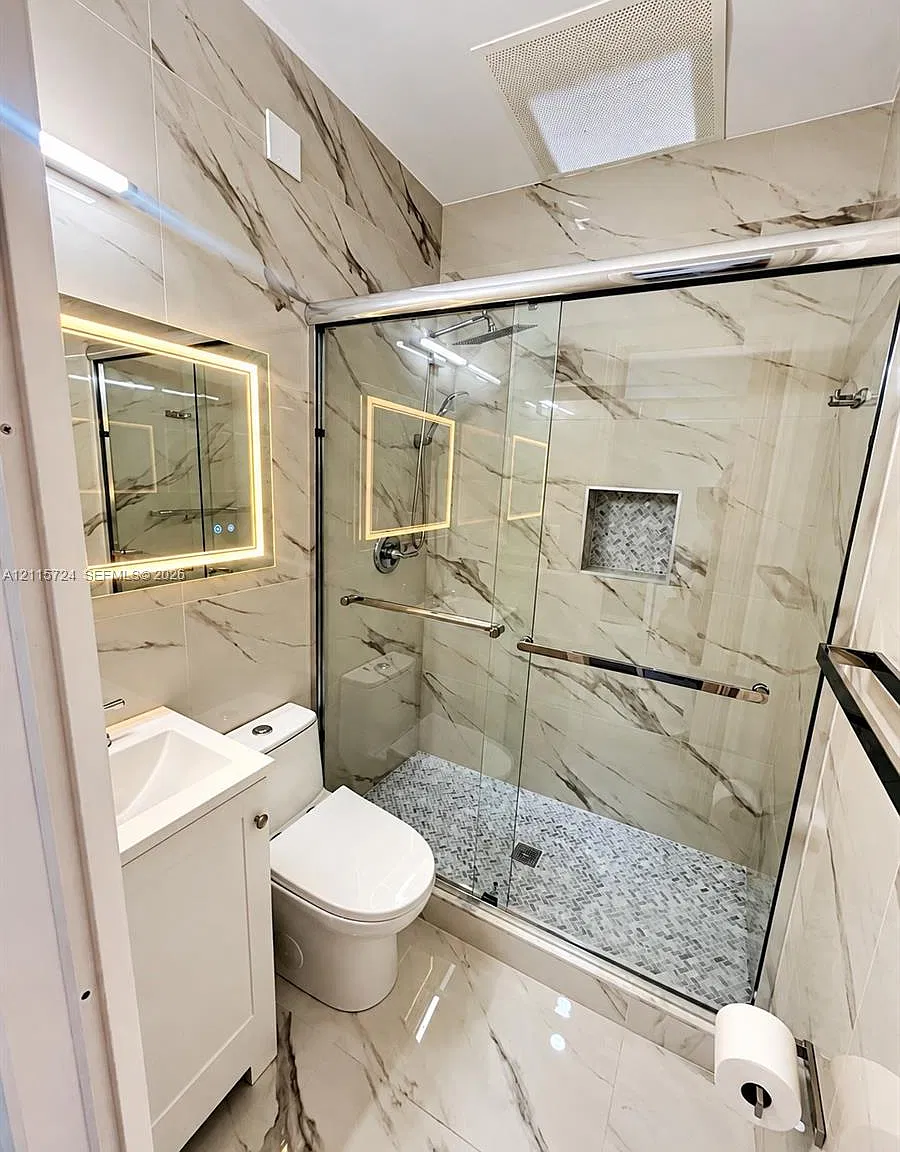 1455 Michigan Ave — Photo 4