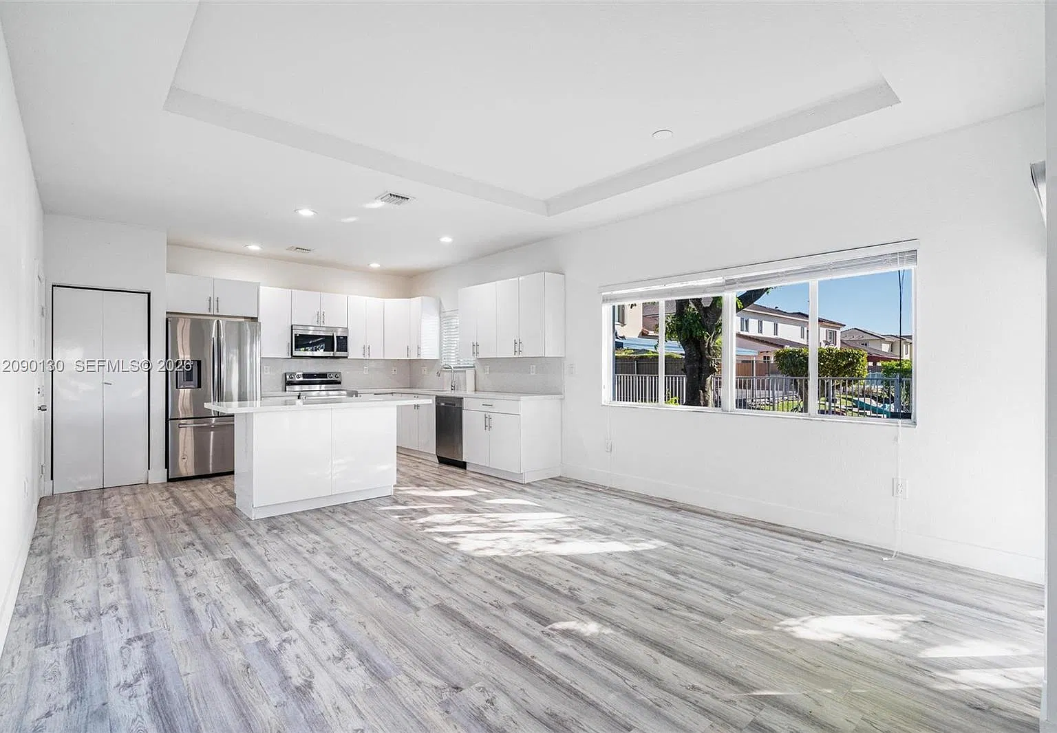 4 bed, 2692 sqft, $4,800 — Photo 4