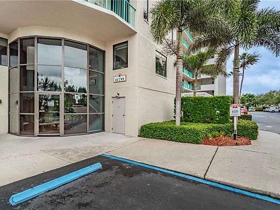 3rd image of 670 Island Way APT 300