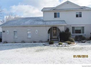 7995 Crestview Dr, Niagara Falls, NY 14304