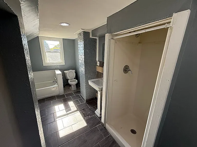 31 E Raymond St — Photo 12