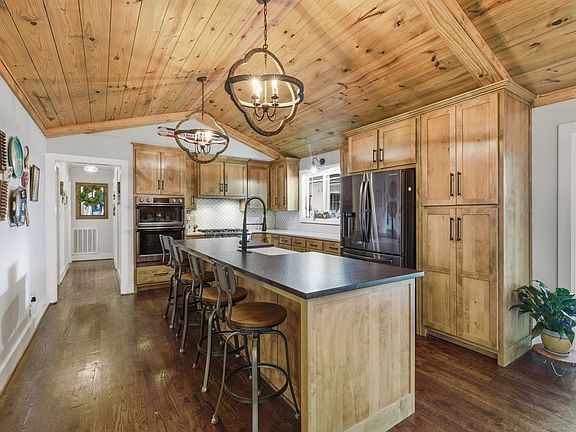 4th image of 88 Riverbend Dr