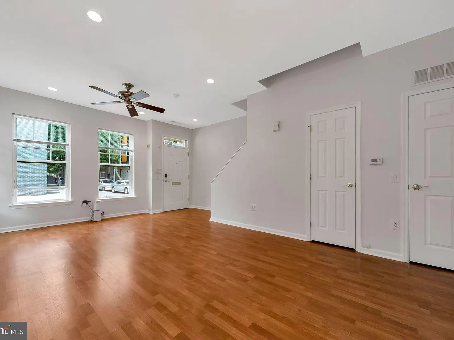 4 bed, 3.0 bath, 1800 sqft, $3,600 — Photo 4