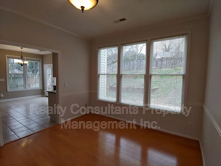 3310 Mill Spring Ct — Photo 9