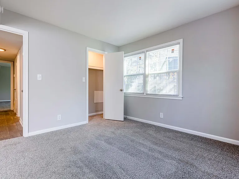 The Avenue Apartments — Photo 13