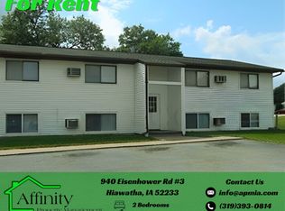 940 Eisenhower Rd APT 3, Hiawatha, IA 52233