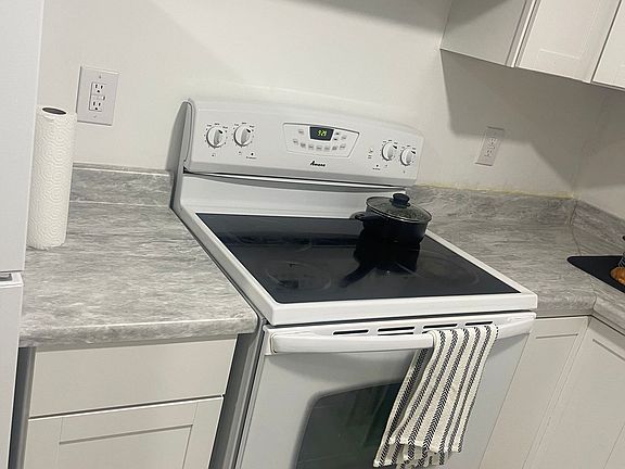 5th image of 35 Lincoln St #2