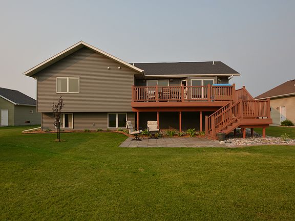 4th image of 626 17th Ave E