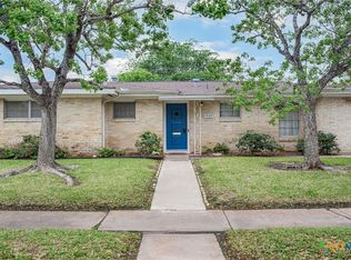 1903 College Dr, Victoria, TX 77901