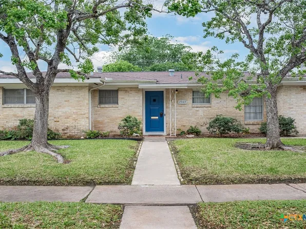 1903 College Dr, Victoria, TX 77901
