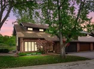 16 Lucas Dr, Palos Hills, IL 60465