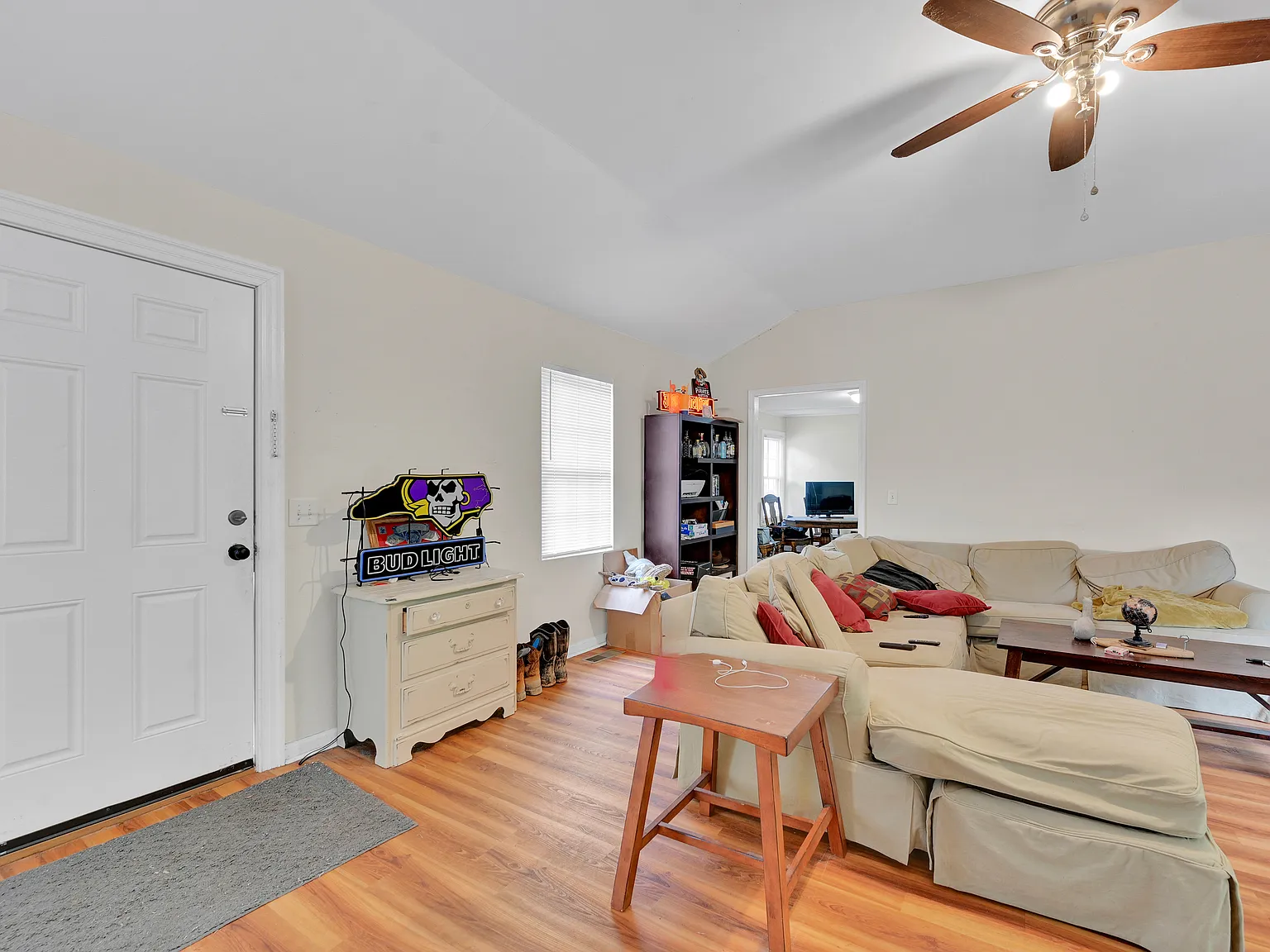4 bed, 1548 sqft, $2,400 — Photo 4
