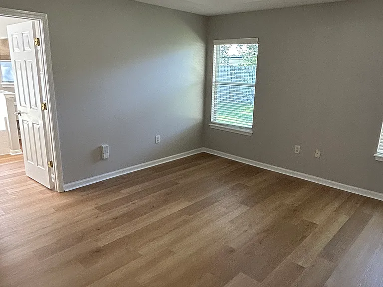 716 Mackenzie Cir — Photo 8