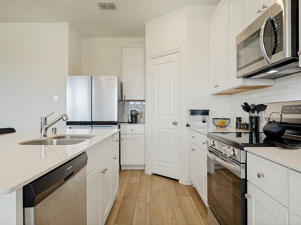 328 Ardsley Ln