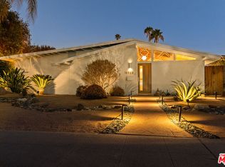 19748 Victory Blvd, Woodland Hills, CA 91367