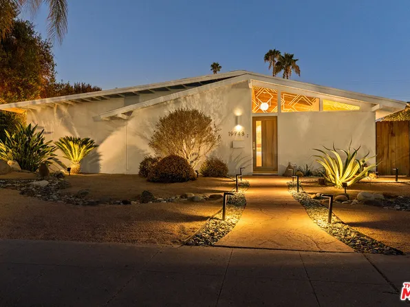 19748 Victory Blvd, Woodland Hills, CA 91367