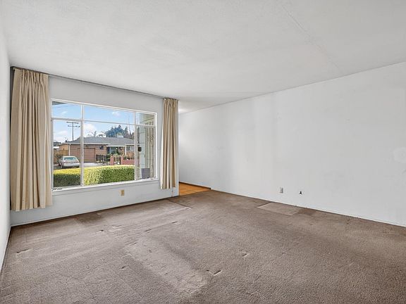 4th image of 2113 Yorkshire Rd