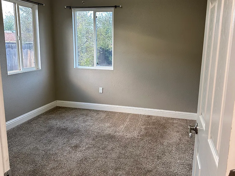 400 Stutsman Rd — Photo 8